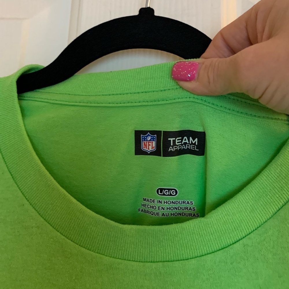 OFFICIAL NFL Lime & Navy Seahawks tee Size Large - Picture 4 of 6